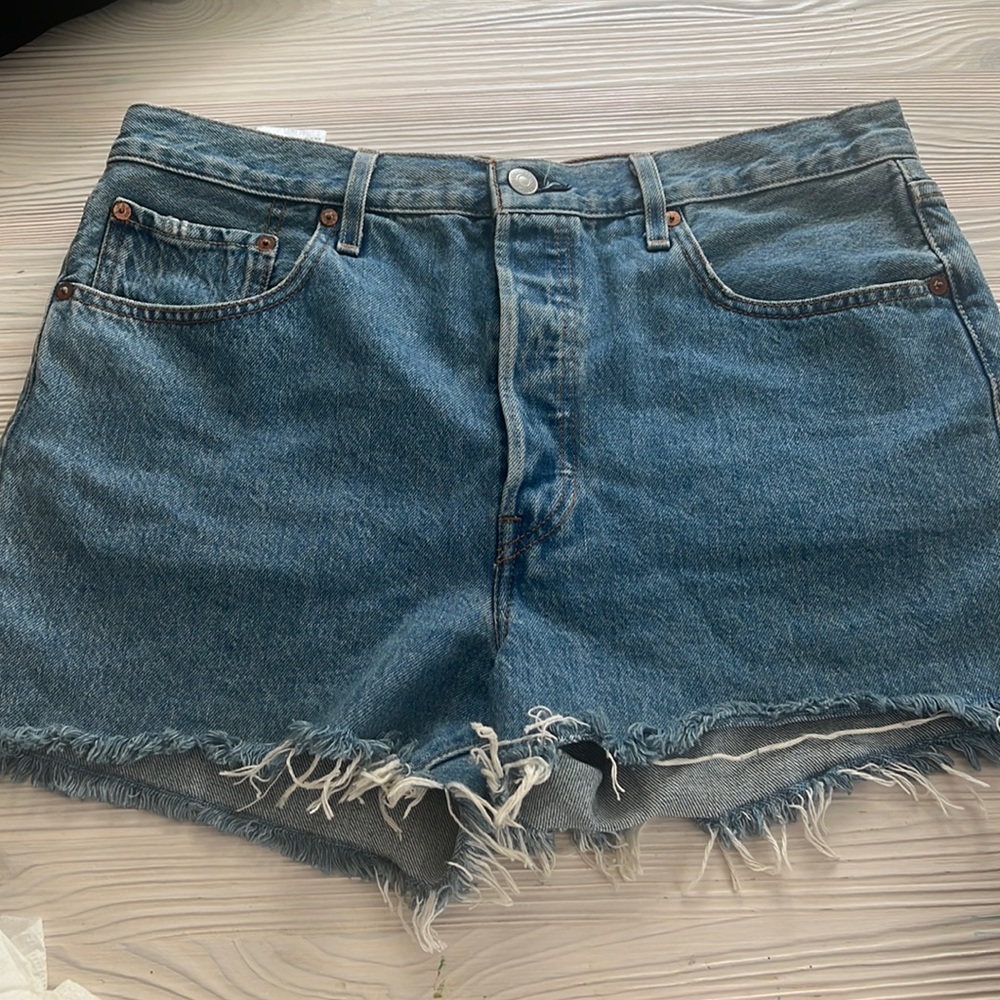 Levi’s 501 Shorts - Size 31